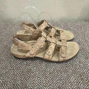Vionic Amber Slip On Leather Slide Sandals Womens Size 9 Beige Orthaheel Comfy